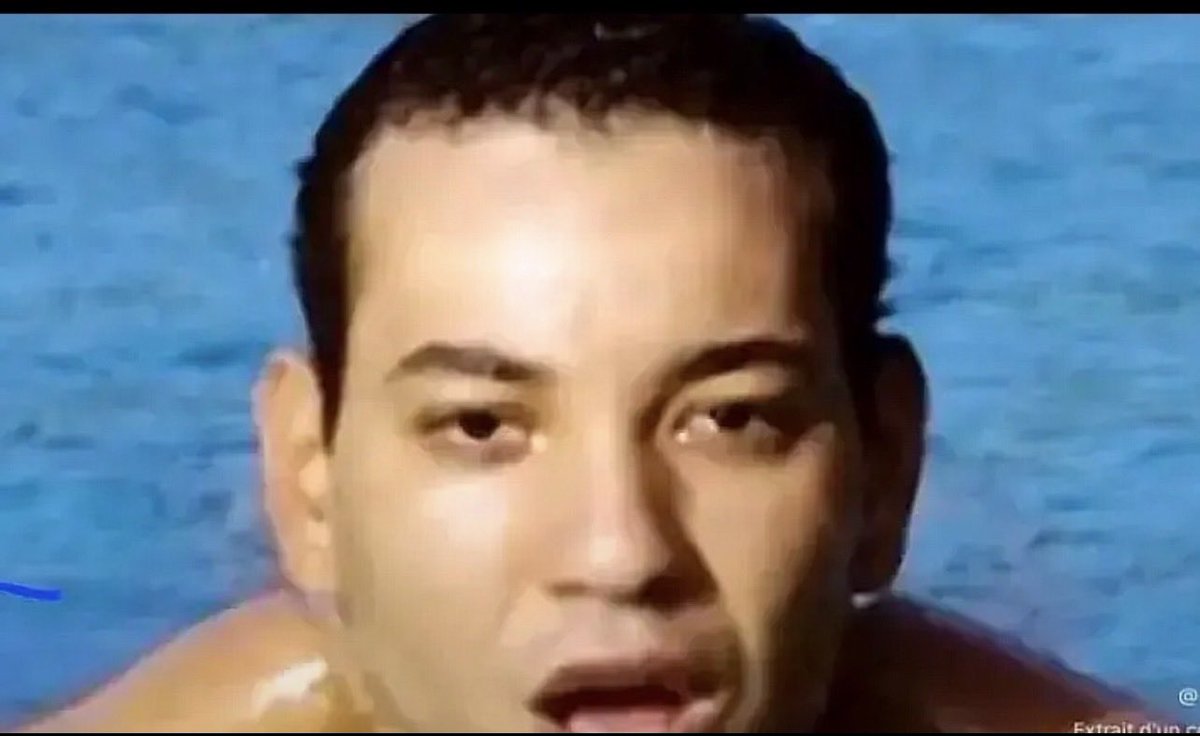 Redkellyy's tweet photo. 🛑La politique du Maroc 🇲🇦 tient dans une seule sextape( un seul fichier.vid) détenu par le Mossad 🇮🇱
Il est question de scènes où le roi se fait explorer par un américain vivant à New-york, à qui il rendait visite dans les années 90 jusqu’à 2000
C’est pourquoi Israël 🇮🇱 fait ce qu’il veut dans la pornomonarchie 🇲🇦 et de surenchère à surenchère de provocation politique sioniste 🇮🇱 contre les sujets du roi, qui se sentent trahis et non protégés par le roi rondelle, nul ne peut bouger…de peur que la boîte de Pandore ne s’ouvre 
ا الذي أعطى زكو الله لا يفكوه
مثلما يقول أهل الشاوية في منطقة الأوراس في الجزائر ؛ خداع مصار نو
