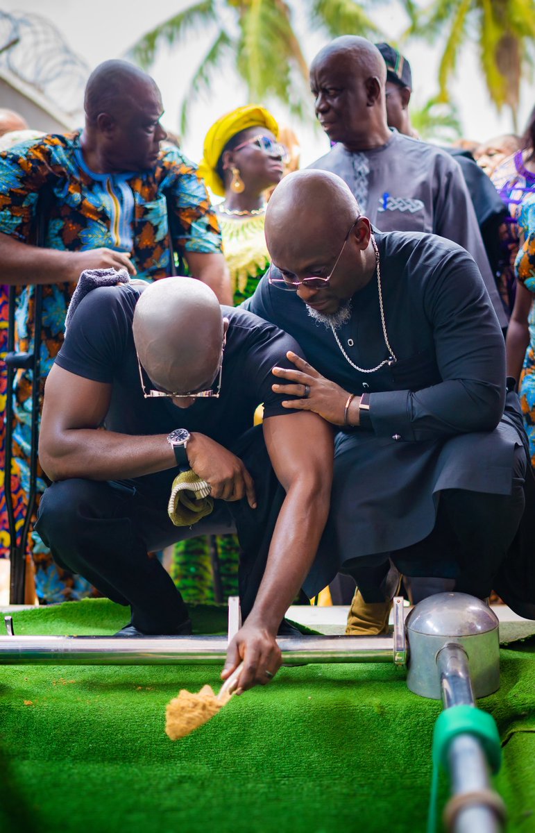 SamuelOtigba's tweet photo. In one year; thank you God, for turning grief into joy 🖤🙏🏿 https://t.co/dJkt15vNTf