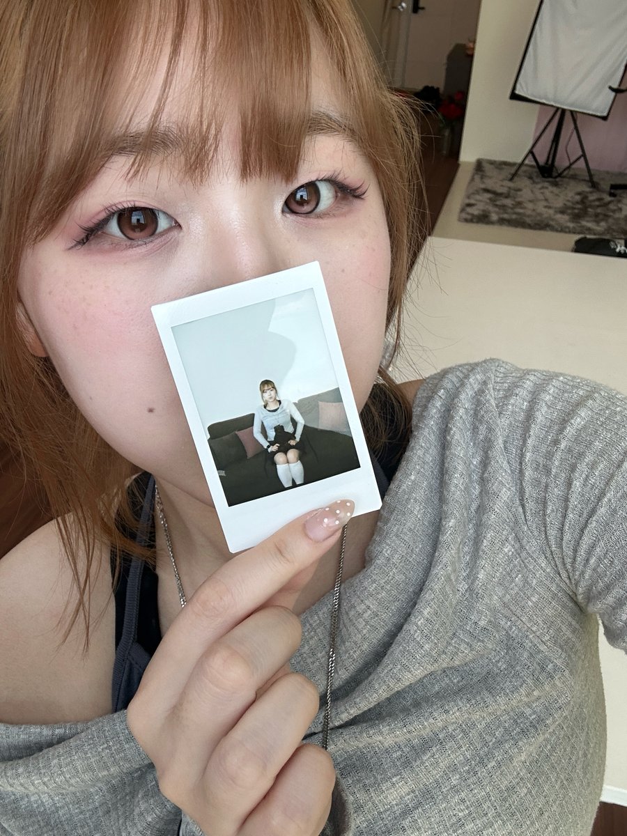 Ieokit_official's tweet photo. [🦭ION] (1/2)
안녕하세요! 이어킷의 기획과 제작을 맡아 이끌어가고 있는 리더 이온입니다. 🫣쑥스//
X에서 처음으로 인사드리네요!
정말 너무 너무 소통하고싶었어요!
데뷔전부터 데뷔후까지 보내주신 따스한 관심과 응원들 하나하나 다 보고 있어요! https://t.co/FB7nMy14FQ