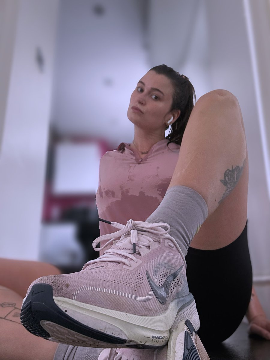 DemiDevil65's tweet photo. you’re on your lunch break?
okay quick look at how sweaty I got during my 8 mile run, then imagine what my running socks look like 💦 https://t.co/JLoMvD7E70