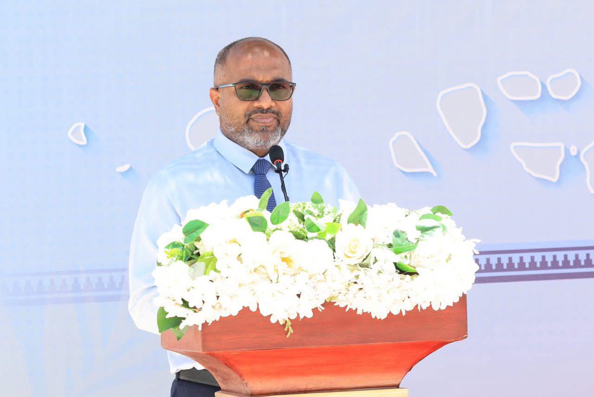 HomeMinistrymv's tweet photo. އދ. ކުނބުރުދޫގައި ގާއިމްކުރި ޕޮލިސް ސްޓޭޝަން  ހުޅުވައިފި.

ޕޮލިސް ސްޓޭޝަން ހުޅުއްވައިދެއްވީ މިނިސްޓަރ އޮފް ހޯމްލޭންޑް ސެކިއުރިޓީ، ލޭބަރ އެންޑް ޓެކްނޯލޮޖީ ޢަލީ އިހުސާން އާއި ކޮމިޝަނަރ އޮފް ޕޮލިސް އަޙްމަދު މުހައްމަދު.

މިރަސްމިއްޔާތުގައި ޑެޕިއުޓީ ކޮމިޝަނަރ އޮފް ޕޮލިސް ފަރުހާދު ފިކުރީ އާއި ކުނބުރުދޫ ކައުންސިލްގެ ރައީސް އާއި ފުލުހުންގެ ސީނިއަރ އޮފިސަރުންނާއި އެރަށުގައި ހުރި އިދާރާތަކުގެ އިސްވެރިން ބައިވެރިވެވަޑައިގެންނެވި