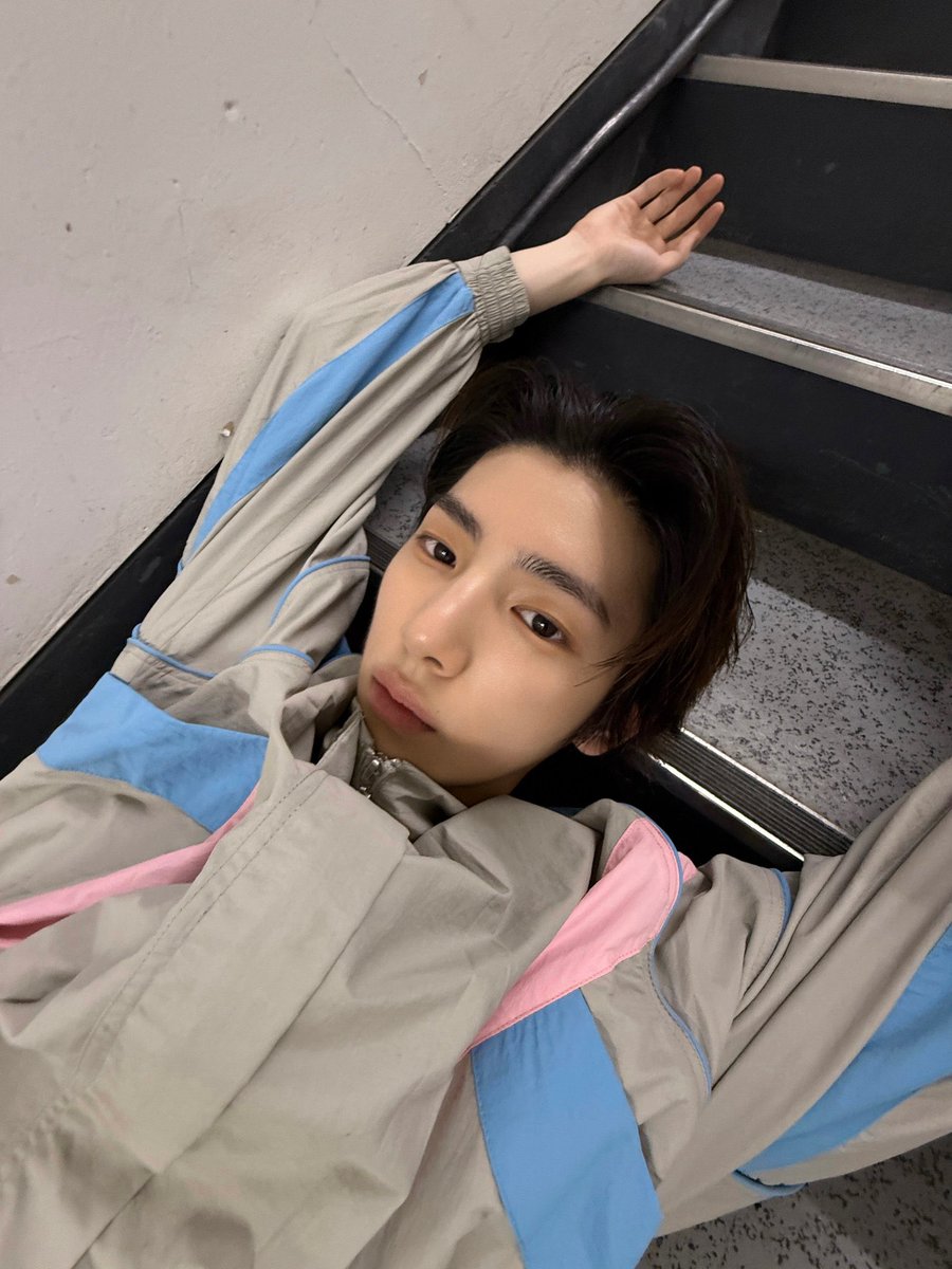 sikeciljuhoon's tweet photo. ya oke siap-siap dulu coba pap muka kalian yang paling ganteng dan cantik sama abang da karena malam ini bakal dapet sms dari banyak pihak, abang tunggu sampe pukul 19.40 ya dek ya jangan telat semenit pun!! qrt aja absennya oke jangan nawar? 😘 https://t.co/HB2XW9VeFv