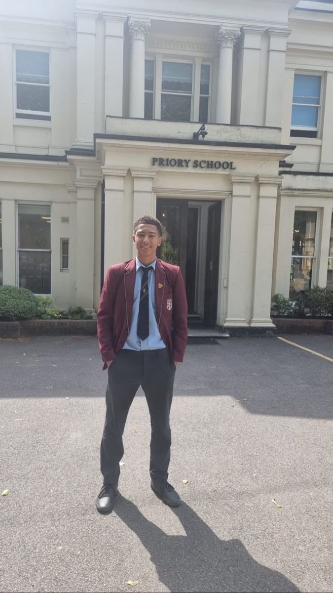 purucah's tweet photo. Jobe Bellingham versão estudante https://t.co/W9EyK286rE