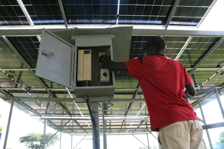 climate_ke's tweet photo. More than 5,000 households in Kokwomoi, Soin Ward, Rongai Sub-County are set to benefit from a clean water project funded through the #FLLoCA Program.
Building on a borehole first drilled by the County Government of Nakuru, the investment covers solarisation, water kiosks, 10,000 and 50,000 litre storage tanks, and a 5.2 kilometre pipeline serving Upper and Lower Kokwomoi, including Kokwomoi Primary School. Security lights, fencing and a gate protect the infrastructure.
With the project 95 percent complete, residents are already drawing clean, safe water, with Kokwomoi Dispensary and the nearby shopping centre next in line. Ward Climate Change Committees are rallying the community to protect and maintain the project for generations to come.