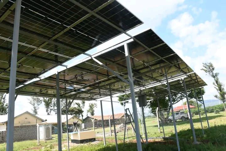 climate_ke's tweet photo. More than 5,000 households in Kokwomoi, Soin Ward, Rongai Sub-County are set to benefit from a clean water project funded through the #FLLoCA Program.
Building on a borehole first drilled by the County Government of Nakuru, the investment covers solarisation, water kiosks, 10,000 and 50,000 litre storage tanks, and a 5.2 kilometre pipeline serving Upper and Lower Kokwomoi, including Kokwomoi Primary School. Security lights, fencing and a gate protect the infrastructure.
With the project 95 percent complete, residents are already drawing clean, safe water, with Kokwomoi Dispensary and the nearby shopping centre next in line. Ward Climate Change Committees are rallying the community to protect and maintain the project for generations to come.