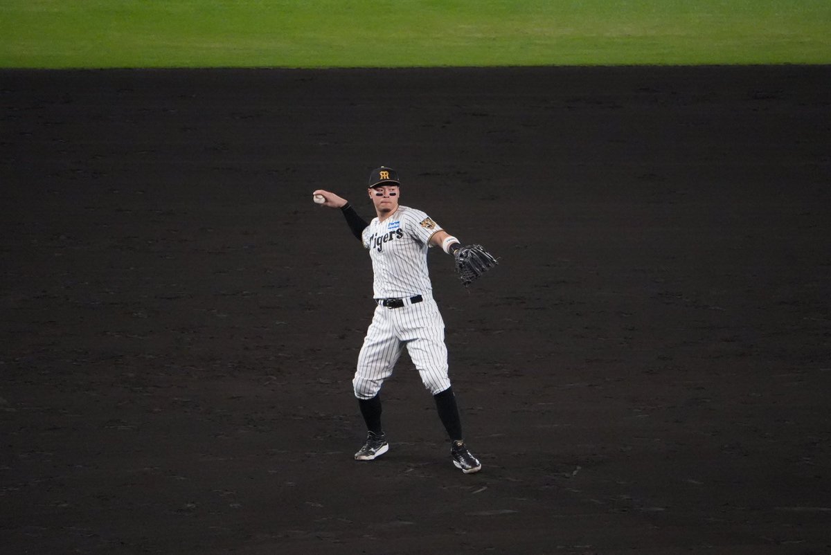 nacjkl1's tweet photo. 今日は甲子園で阪神タイガースの試合を観戦。自身甲子園観戦4連敗中。全試合1得点以下。
ジンクス継続で今日も負けるかな
#阪神タイガース 
#甲子�� https://t.co/vbOHS91z4X