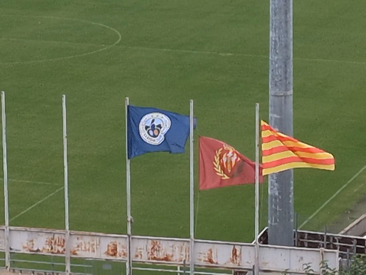 eduda_05's tweet photo. I la del @LleidaCF no existeix o que @paerialleida?
#lleida #campdesports #futbolcatala https://t.co/SMQCRDj5VH