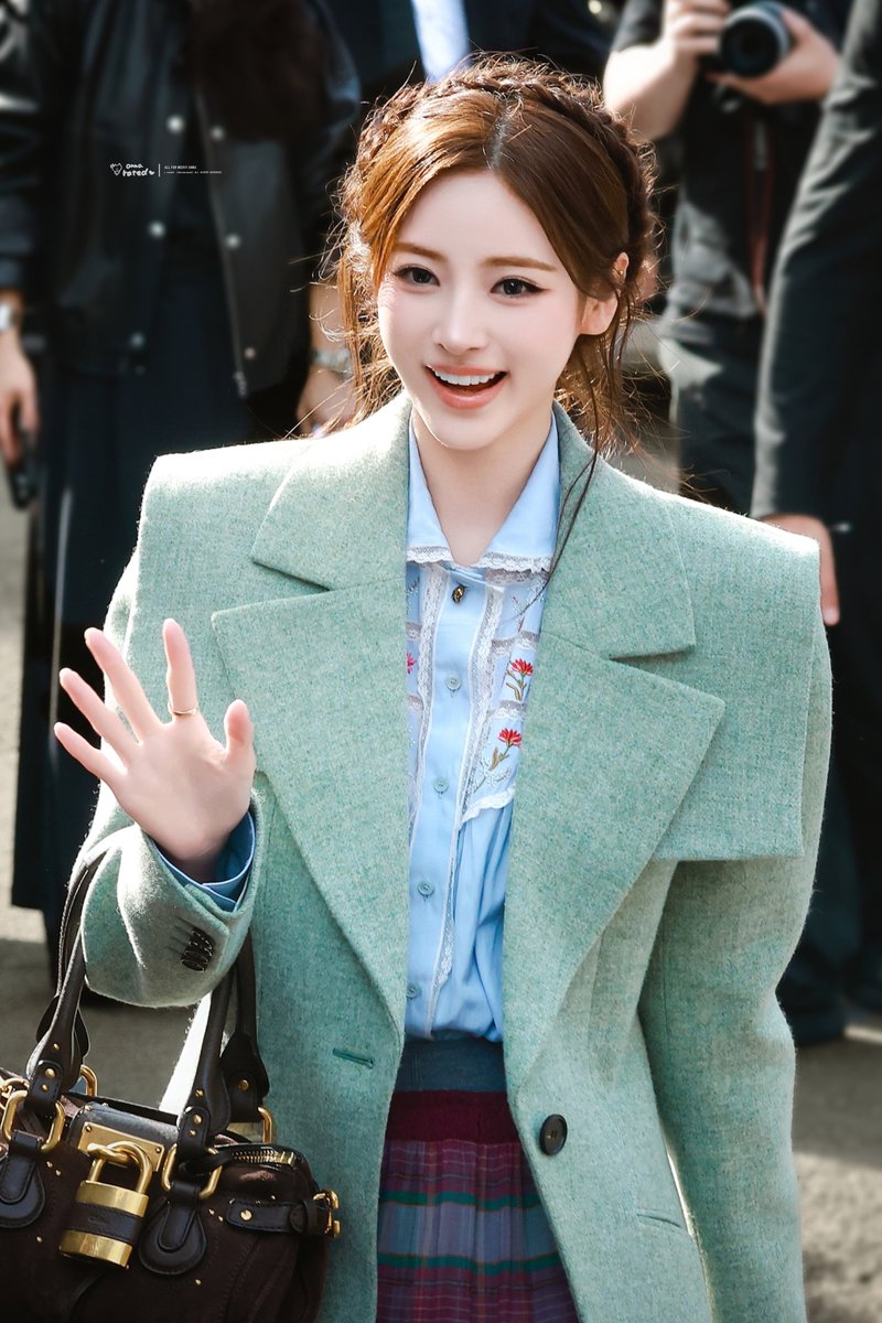 annarated's tweet photo. 261001 CHLOÉ

#ANNAxCHLOÉ
#MEOVV #미야오 #ANNA #안나 https://t.co/nifP5BrfvL