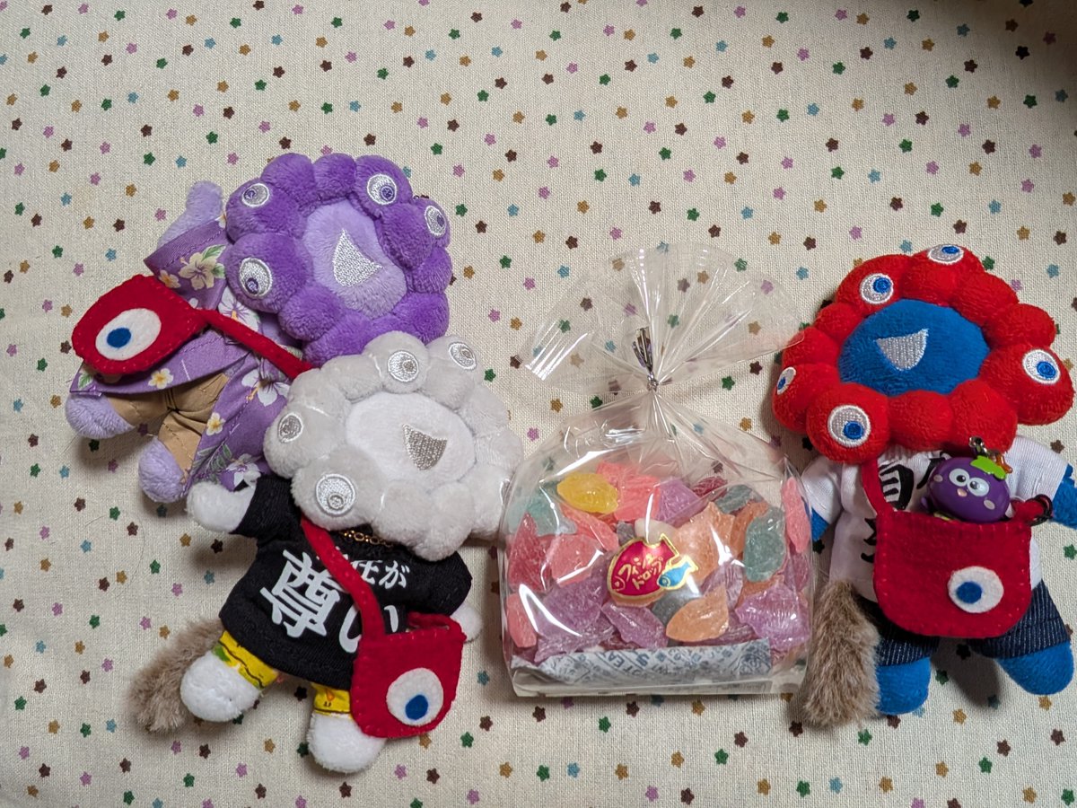 DStamarid0's tweet photo. 今日のおやつはコレ🐟️🐠🐡
フィッシュドロップなのさっ♪
みんなの色のアメッコをあげるよ〜
紫ミャッくんには…ぶどう味かな〜
白ミャッくんには…ハッカかな〜
ボクは、ピンクとブルーとあかいの〜
残りのオレンジとイエローと…みんなで平等に分けようね♪
#フィッシュドロップ
#岩井製菓 https://t.co/yGD9Dnlnqk
