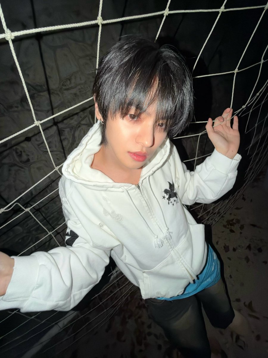 LEELEOINTL's tweet photo. [📸] 261001 INSTAGRAM — LEO CUT

#LEO #리오 #LEELEO #이리오

Gangnam University 🐱🕸 

🔗 https://t.co/qU9iEF5zdT

#ALD1_LEO #リオ #李理悟 
#ALPHADRIVEONE #ALD1 #알파드라이브원 https://t.co/Ulrsgjz9pZ