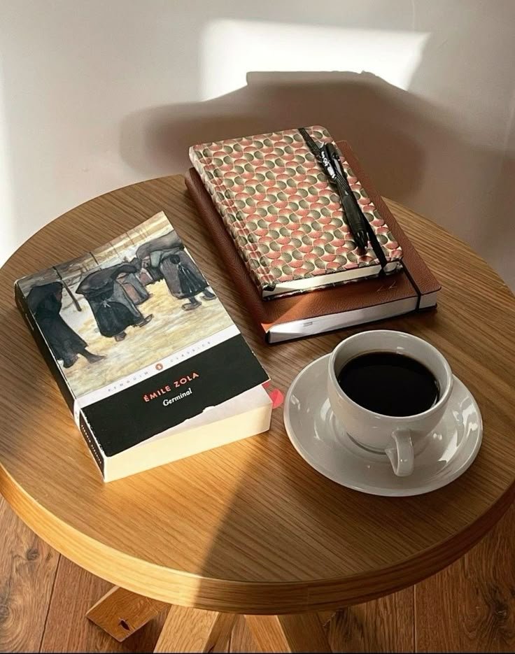 scarlettwants's tweet photo. it's gonna be a bookish month https://t.co/8mONiBnm9d