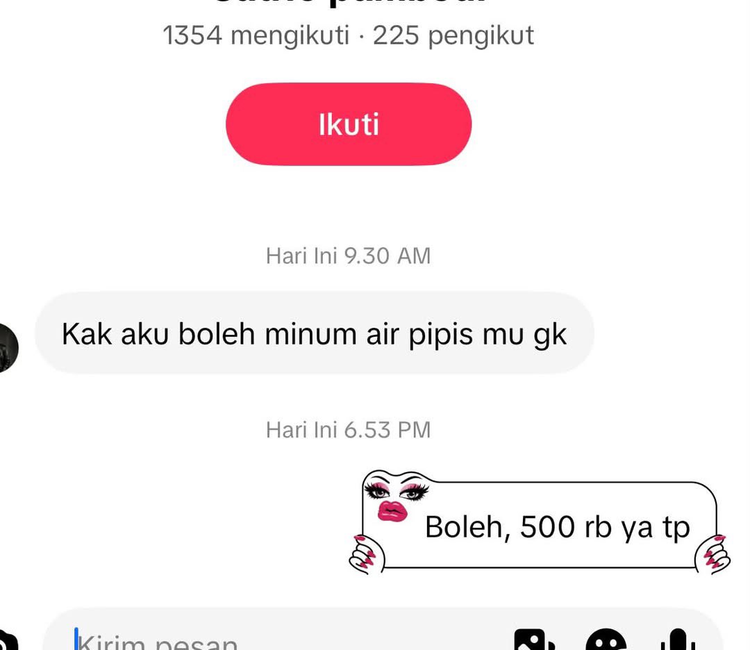 taurosze's tweet photo. ⚠️disgusting 

JUJUR SHOCK SIH, ADA ORANG YANG MAU MINUM AIR KENCING ORANG LAIN 💦

😭😭😭😭😭😭

Mana dibayar pula, kalau jd mbanya kalian mau jual? https://t.co/ijf3Zkd2q8