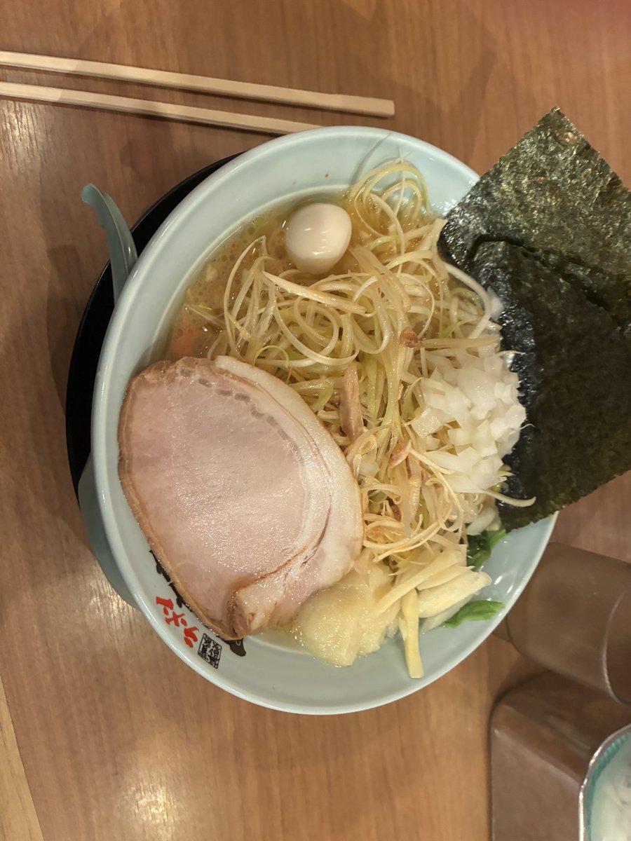 omankuschannel's tweet photo. re:体調不良いい加減ぶち治ってくれ怒りと祈りのニンニクしょうがネギマシマシ絶対治療ラーメン https://t.co/Ey0SvJVB3Z