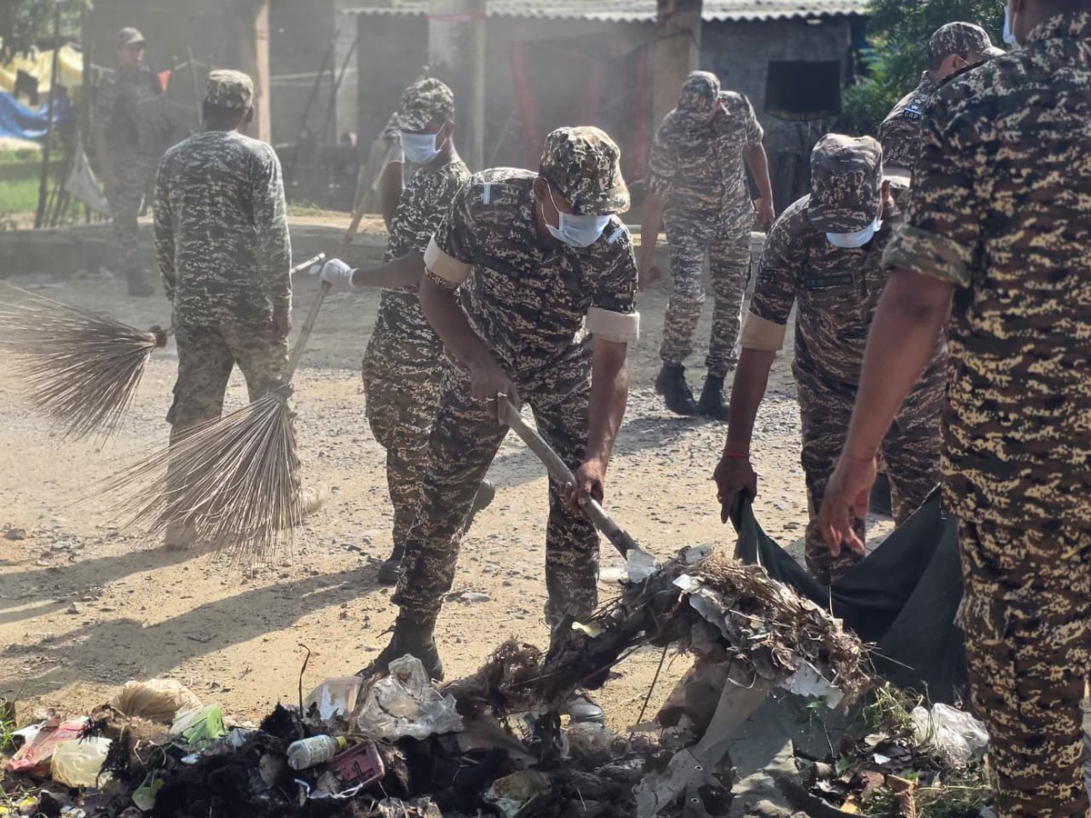 150BNCRP's tweet photo. 🧹Ek Din, Ek Ghanta, Ek Saath 🧹
150 Bn CRPF participated in Nationwide Shramdaan on 01 Oct 2026 at Sabji Mandi, Dornapal, Sukma under SHS-2026 with active participation of personnel and local citizens, promoting Jan Bhagidari and collective responsibility towards cleanliness. https://t.co/66sj5g8qoI