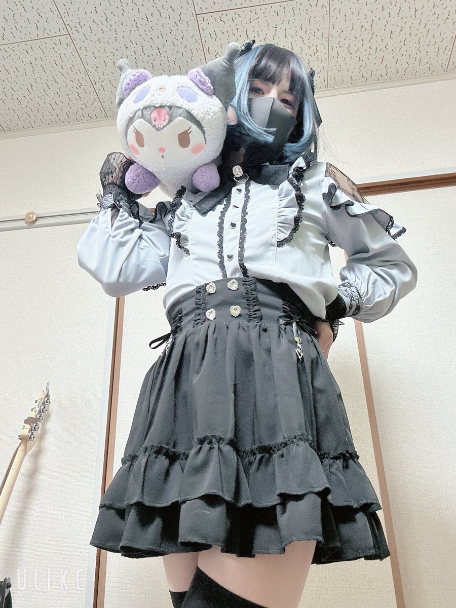 Akane022615's tweet photo. 女が置いていったぬいぐるみ、この服に合うのでわ🤔 https://t.co/hAzhYDR2TB
