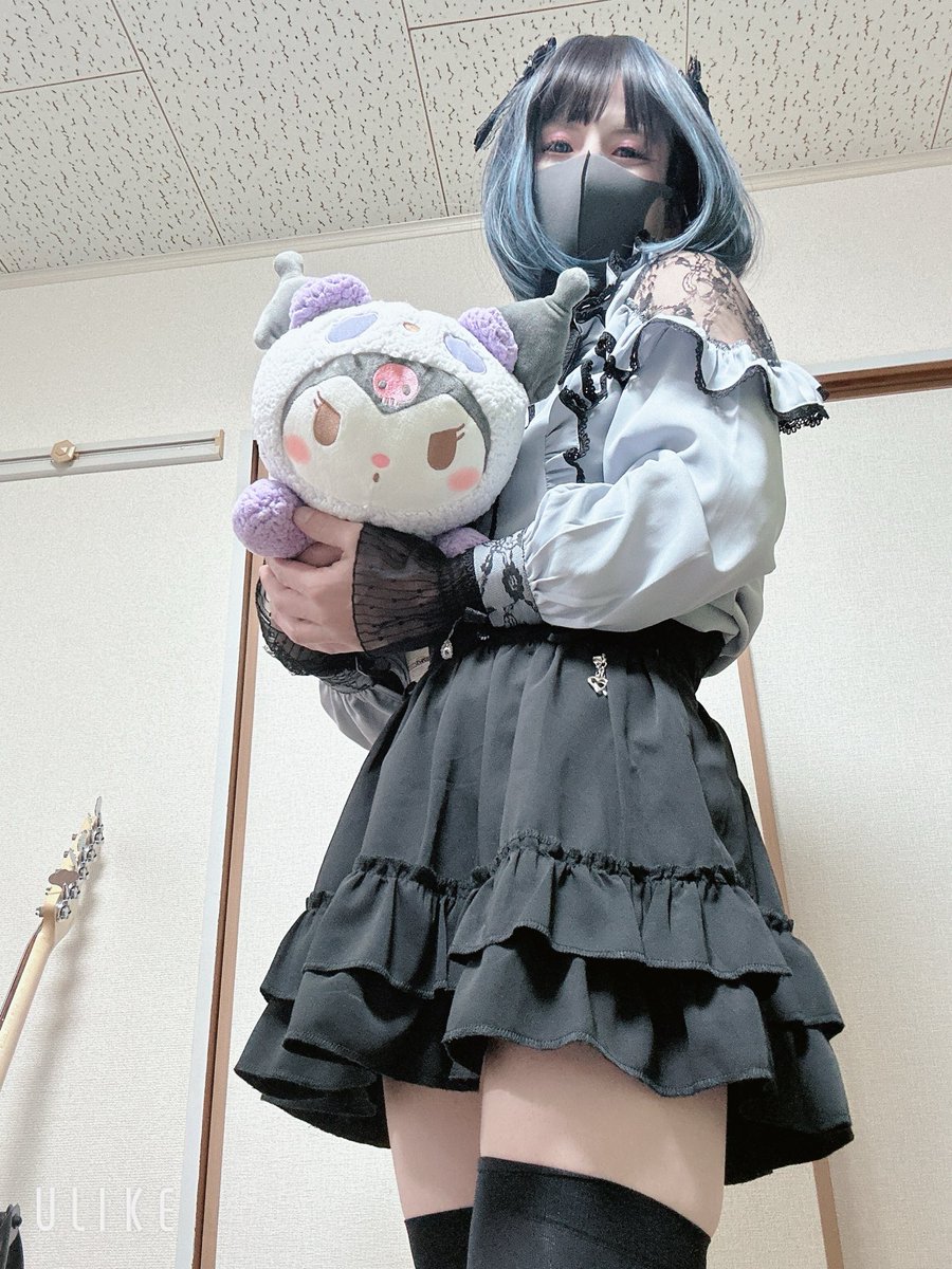 Akane022615's tweet photo. 女が置いていったぬいぐるみ、この服に合うのでわ🤔 https://t.co/hAzhYDR2TB
