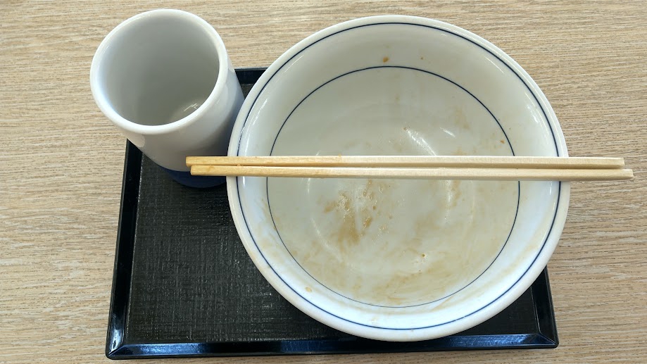 tarabalegs's tweet photo. 我、飯の写真へたくそ選手権上位者也。
食い終わってから写真を撮る。 https://t.co/MKepmLRNrP