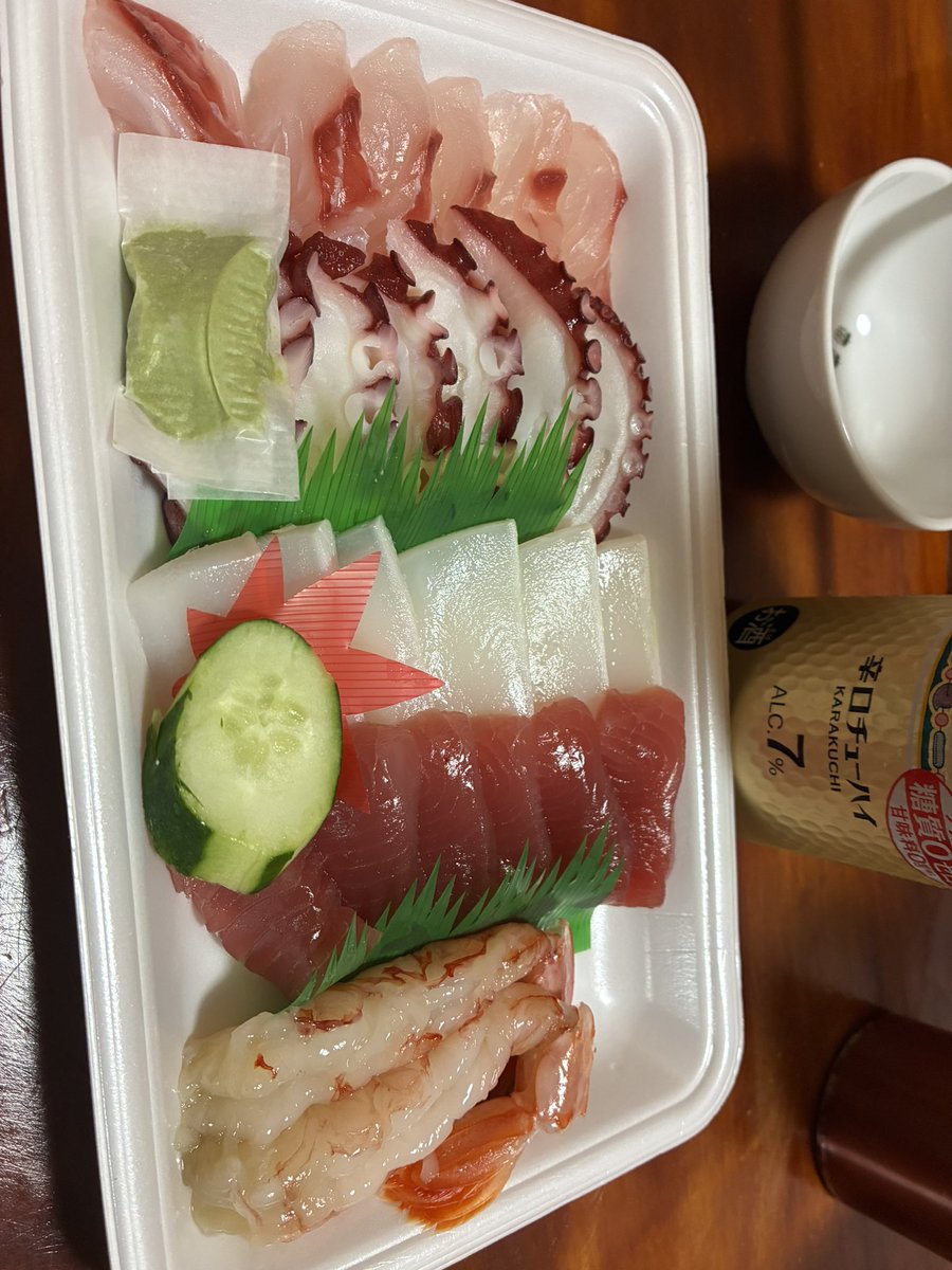 v88be1's tweet photo. いそまるさん来店つんよっ
仕事終わって見に行ってからの刺盛🤤 https://t.co/RhyfGGnnfL