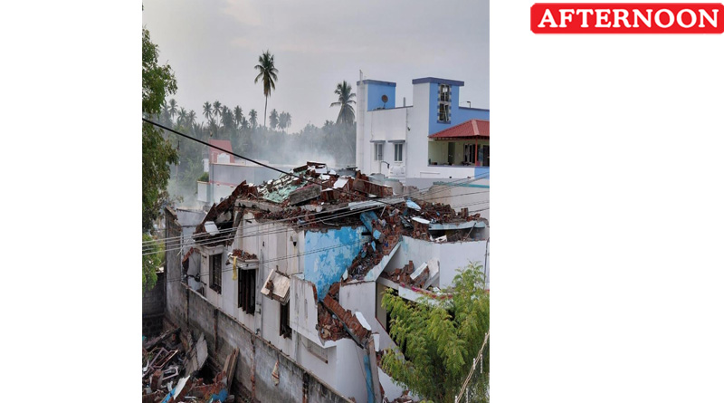 Afternooncbe's tweet photo. Four killed in fire at firecracker godown near Namakkal
Read more https://t.co/iCYNIiTHTb
#DigitalNewspapers #NewsOnline #LocalNews #TamilNews #TNNews #epaper #FacebookNews #instanews #afternoonnews #fourkilled #fire #firecrackergodown #NamakkalNews https://t.co/jMn4HJcGvo