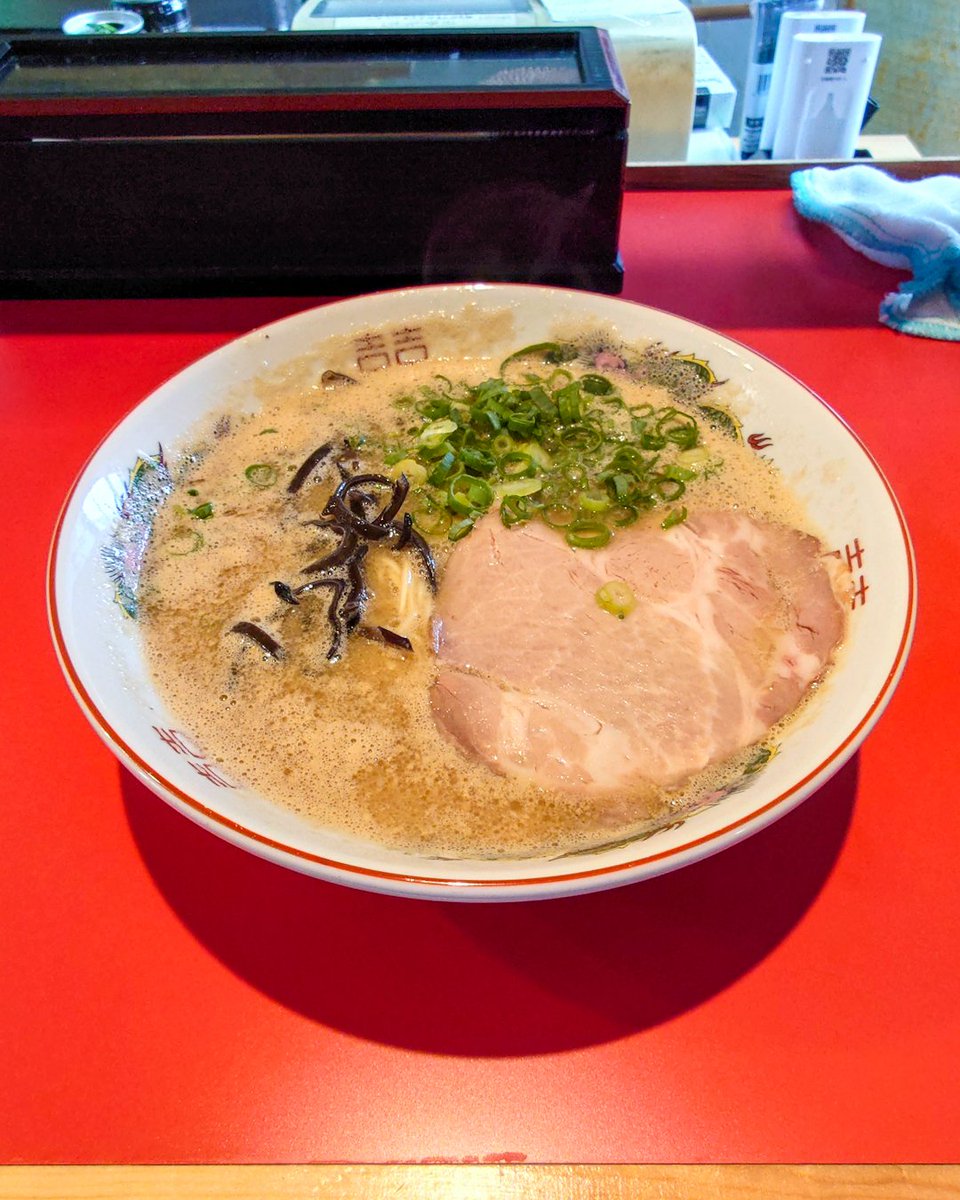 HARU_R110's tweet photo. 🍜 博多ラーメン 駒や 飯塚店

🗺️ 福岡県飯塚市小正28-6

☑️ ラーメン
☑️ 焼きめし

う～ん😍
よか面構え💕🤤 https://t.co/M8NaPypno0