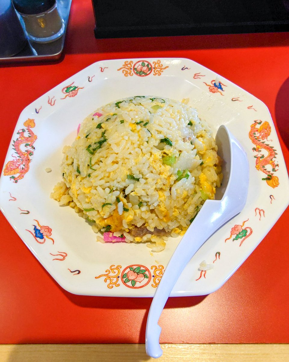 HARU_R110's tweet photo. 🍜 博多ラーメン 駒や 飯塚店

🗺️ 福岡県飯塚市小正28-6

☑️ ラーメン
☑️ 焼きめし

う～ん😍
よか面構え💕🤤 https://t.co/M8NaPypno0