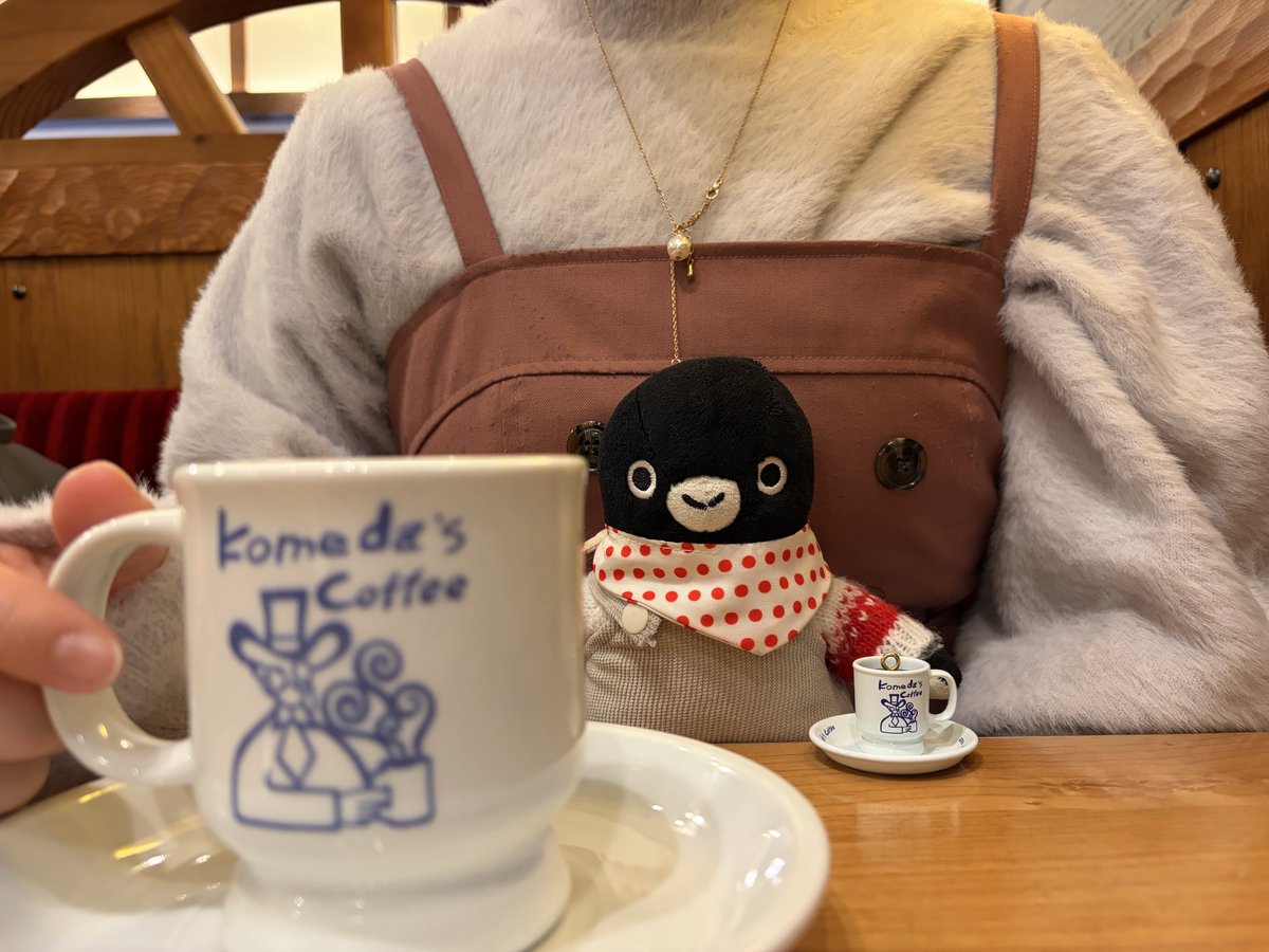 pingu_0626's tweet photo. Suicaのペンギンは卒業するけど、みんなが持っているICカードはなくならない。
これからも自分だけのSuicaを持って、すいぺんと一緒にたくさん旅をするんだ。
泣きたい夜は一緒に寝て
毎日同じ食卓を囲み
これからも自分だけのSuicaと時を刻んでいくんだ。一緒に歩んでいく未来が楽しみだ。 https://t.co/eNk8QIc0MO