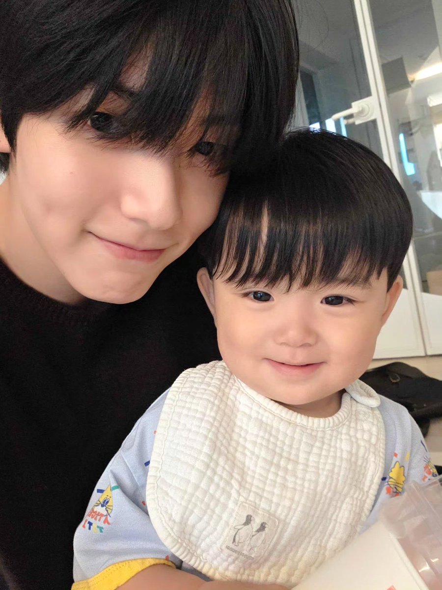 L0VELYBEOMIE's tweet photo. SOOBIN POSTED A SELCA FROM THE DAY HE VISITED YOOJUN 🥹🥹🥹 https://t.co/dchWk2fkcb