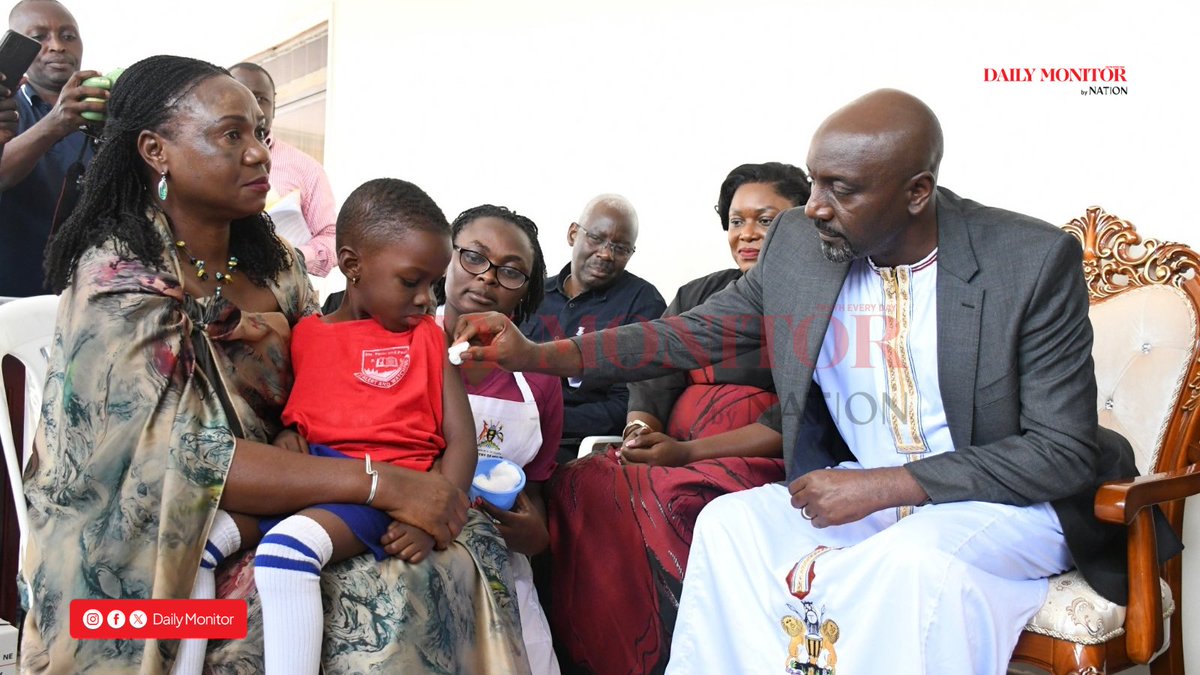 DailyMonitor's tweet photo. PICTORIAL: Tooro King Edward Rukidi Nyabongo I has launched the measles-rubella vaccination exercise at Karuziika Palace in Fort Portal City. The five-day nationwide exercise targets children aged nine months to five years. The Omukama urges parents and caregivers to embrace the vaccination exercise.
#MonitorUpdates
📸: Alex Ashaba