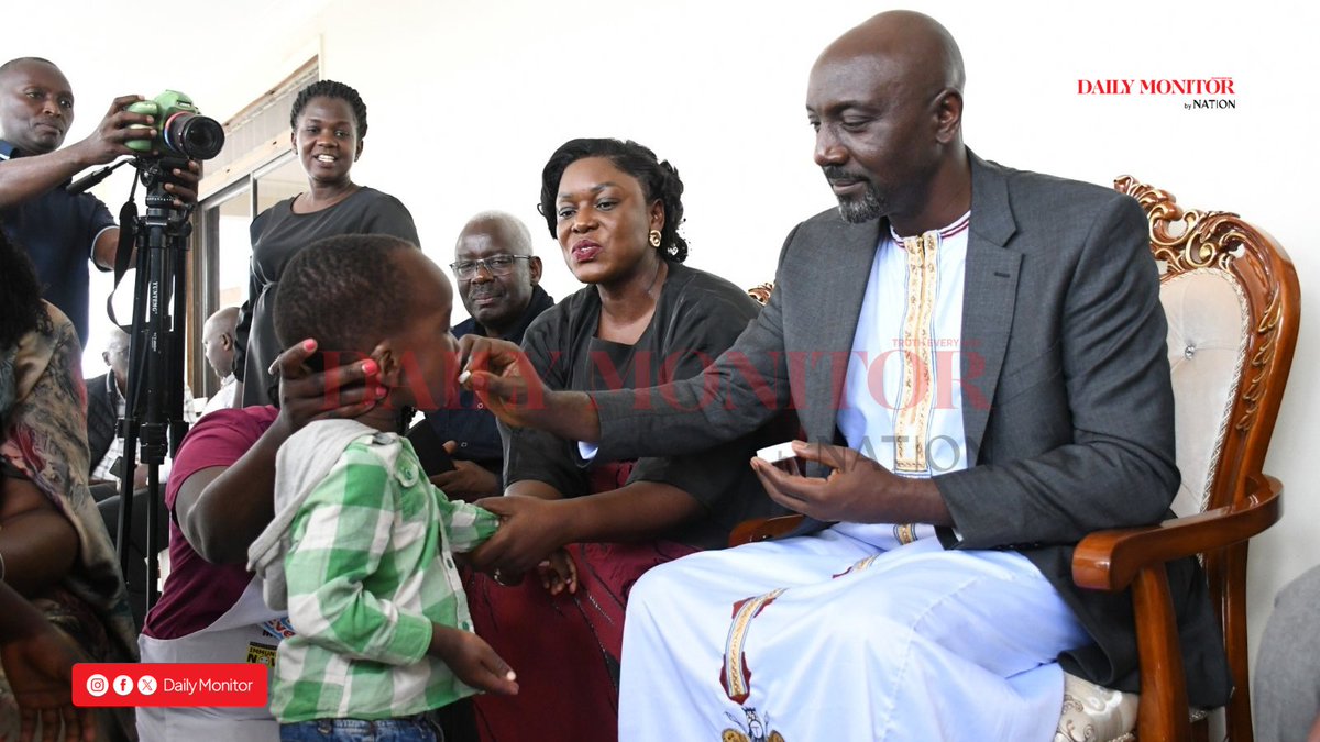 DailyMonitor's tweet photo. PICTORIAL: Tooro King Edward Rukidi Nyabongo I has launched the measles-rubella vaccination exercise at Karuziika Palace in Fort Portal City. The five-day nationwide exercise targets children aged nine months to five years. The Omukama urges parents and caregivers to embrace the vaccination exercise.
#MonitorUpdates
📸: Alex Ashaba