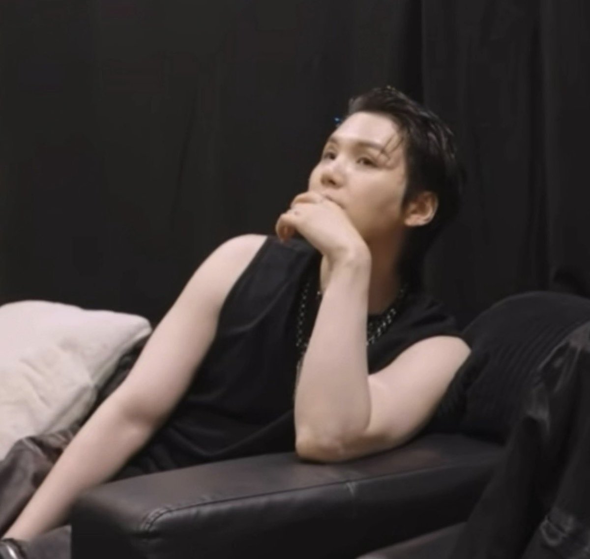 sugxmoon's tweet photo. SHUT THE FUCK UP https://t.co/9mjPKN4Fx7