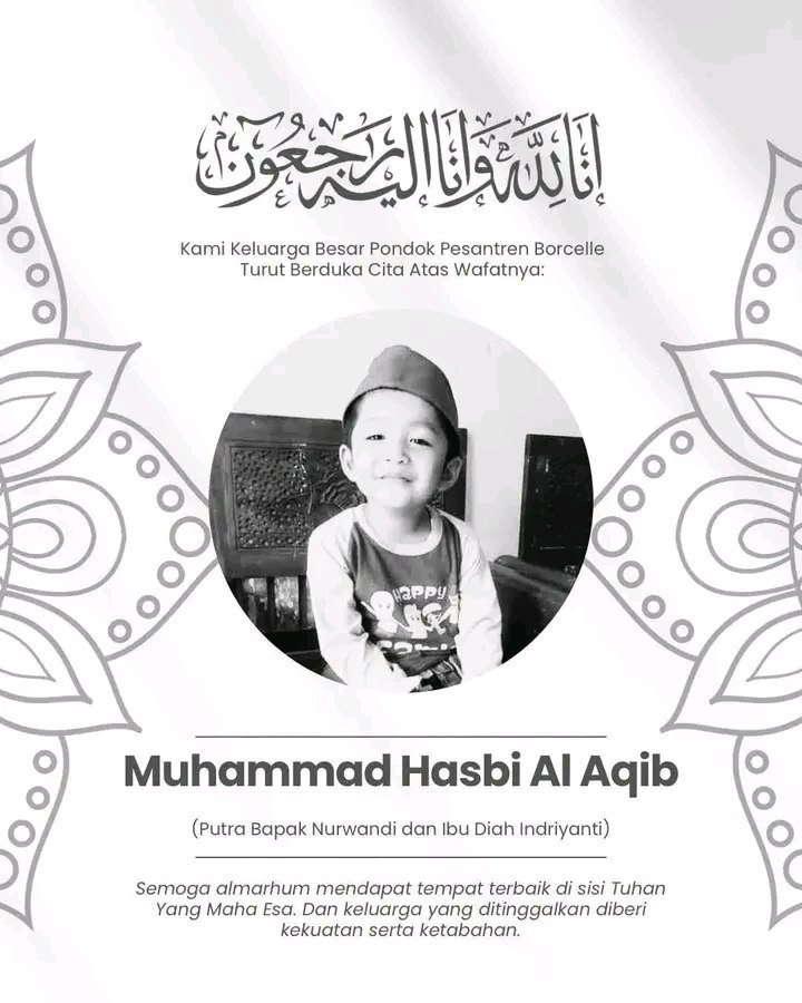 Jateng_Twit's tweet photo. Innalillahibwainna ilaihi rojiun.
Murid SD di Pemalang MD setelah dipukul dan ditendang kakak kelasnya 🥀🥀🥀

- Korban: MHAQ (7), murid kelas 2 SD Negeri 01 Kebondalem, Pemalang
- 3 terduga pelakunya merupakan kakak kelasnya sendiri, murid kelas 5 dan 6
- Korban sempat mendapat perawatan di RSUD selama 9 hari, namun wafat pada 30/9/26
- Setelah mendapat perawatan di RSUD, korban memsng sempat diperbolehkan pulang, namun keadaannya semakin memburuk. Saat mau dibawa balik ke RS, korban wafat
- Sebelumnya, korban mengaku dipukul pada bagian perut dan ditendang menggunakan sepatu
- Keluhan korban: sakit perut, muntah", BAB berdarah, serta kesulitan makan dan buang air.