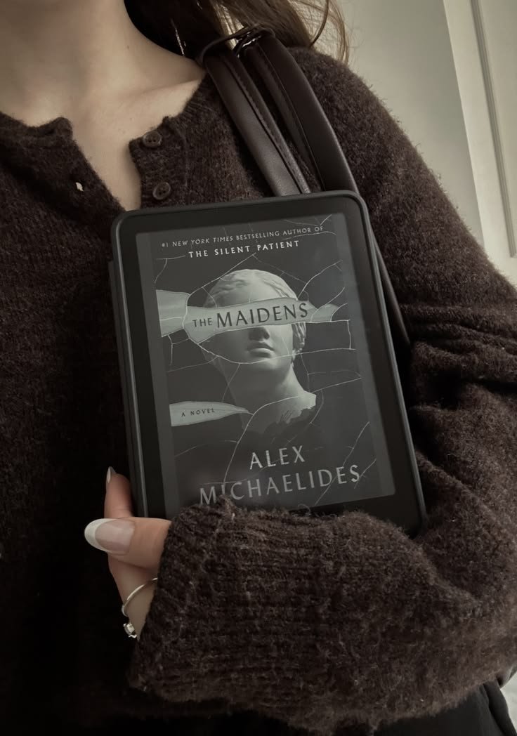 lwtkissco's tweet photo. kindle é bom DEMAIS! eu sempre fui do time que amava livro físico e achava que nunca ia trocar… até comprar um kindle KKKKK agora leio muito mais e muito mais rápido. meu mundo realmente mudou https://t.co/hYkZgosYsa