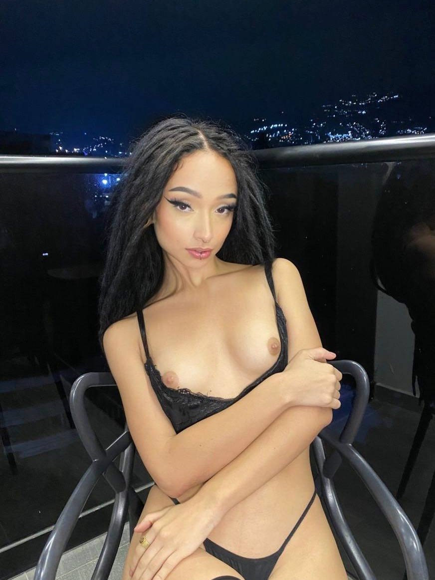 naya_inmotion's tweet photo. Shall we try our luck? Let's have sex right out on the street, even if the neighbors are watching! https://t.co/SB4p7x14x4