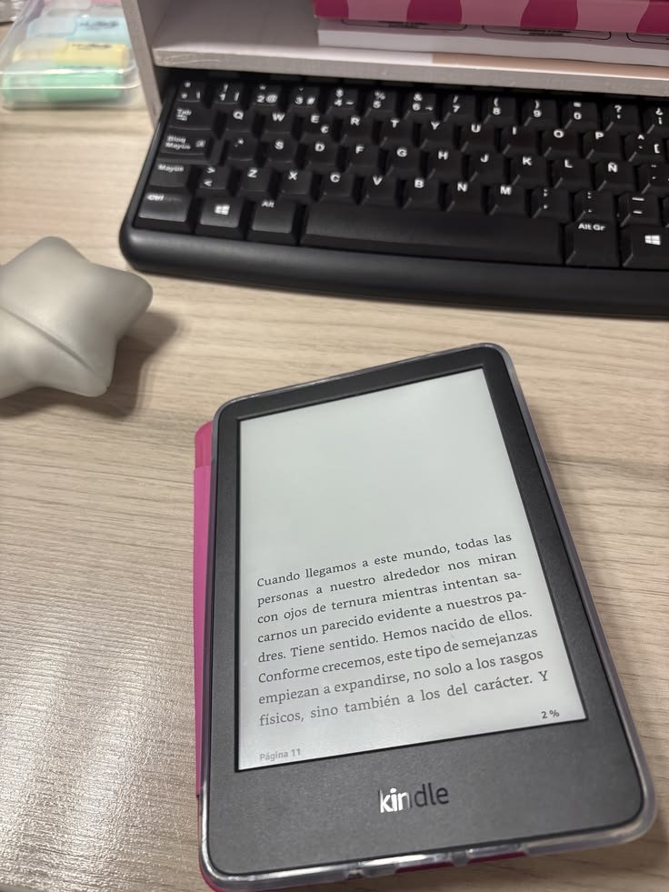 lwtkissco's tweet photo. kindle é bom DEMAIS! eu sempre fui do time que amava livro físico e achava que nunca ia trocar… até comprar um kindle KKKKK agora leio muito mais e muito mais rápido. meu mundo realmente mudou https://t.co/hYkZgosYsa