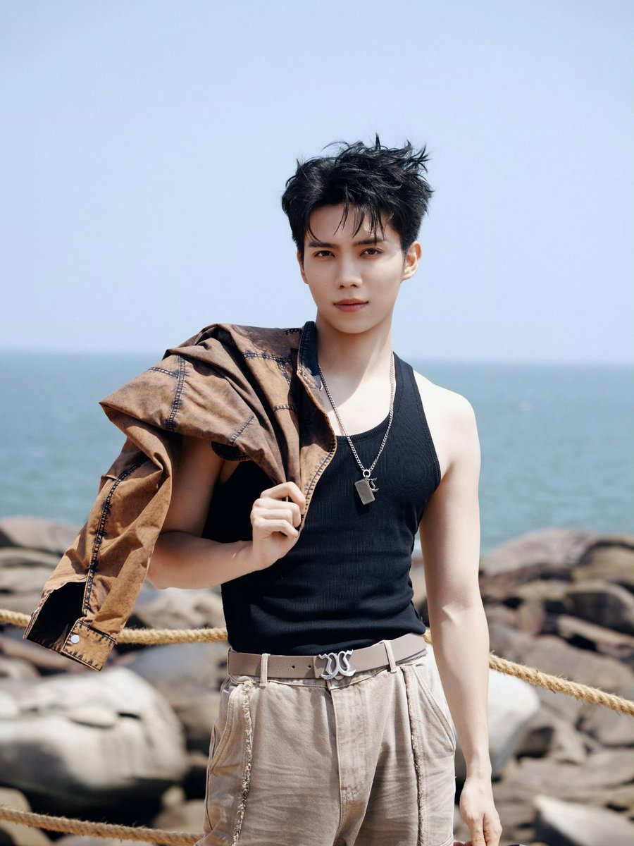 Luoyizhou1603's tweet photo. 20261001  |  罗一舟工作室  Weibo Update!

🚢 ฟังเสียงสายลมทะเลกระซิบแผ่วเบา เฝ้ารอคลื่นซัดขึ้นฝั่งอย่างสงบริมชายฝั่ง 🌊

🔗  https://t.co/5OY9u5mD0o

#หลัวอีโจว 
#Luoyizhou
#罗一舟 https://t.co/bJuCZSROUA