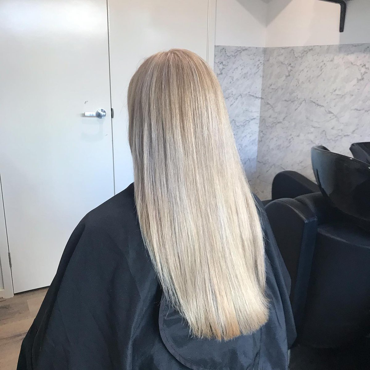 elmen_jesus's tweet photo. A beautiful transformation from ombré to platinum blonde for the lovely @_leah. Swipe to see the before photo... https://t.co/2OKQTPsWe8