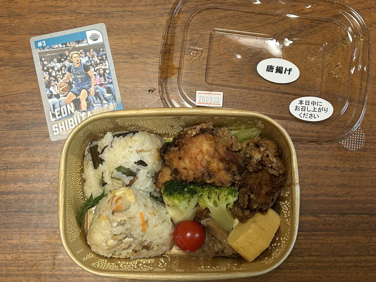 harupinkcat's tweet photo. 昨日はBIVI二条のハンナリーズイベ最終日。
ちょうど仕事で二条駅行けたので満喫。
かんちゃんオススメ唐揚げ弁当買って帰りました。
レオン君のカードとニャリンステッカー当たったよー✨
またどっかでコラボイベやって欲しいなぁ。 https://t.co/6e3eTFN8jt