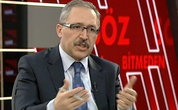 EstrofonHaber's tweet photo. 🔴 #SONDAKİKA | Abdulkadir Selvi:

“Erdoğan işareti verdi temizlik geliyor.”

“AK Partilileri uzun süredir hiç bu kadar rahatsız görmemiştim. Fon krizinden dolayı partide büyük bir tepki var.”

“Dün bir AK Parti milletvekili ile konuşuyorduk. Bir ara sesi çatallaştı, konuşmakta zorlandı. “Bu Cumhurbaşkanı’na bu yapılmaz” dedi.”