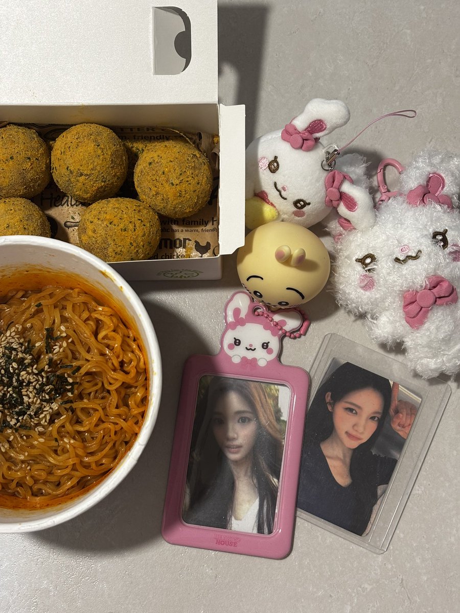 6e8c03's tweet photo. 치즈볼썸녀 https://t.co/bk77YnieUD