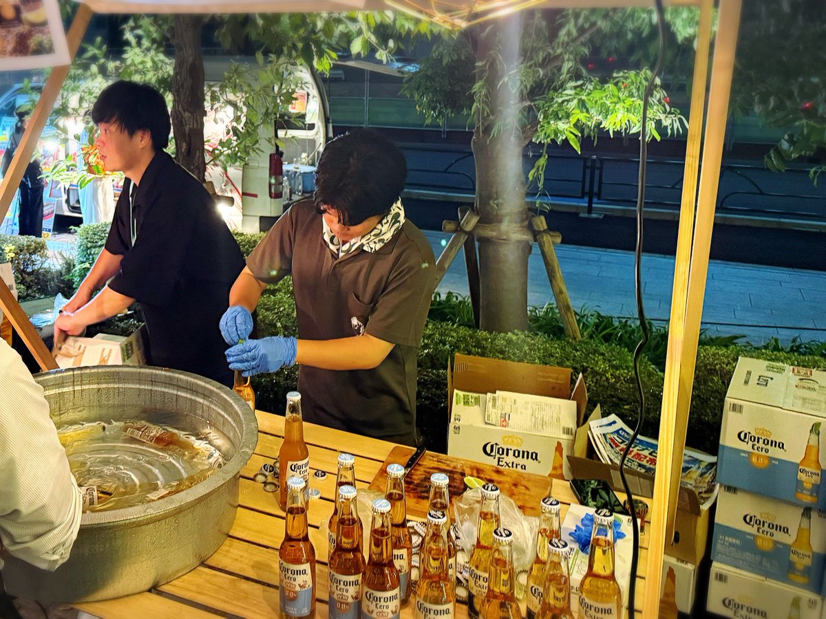 azoku1379's tweet photo. 仕事帰りコロナビールもらった🍻 https://t.co/htMNPRLcAP