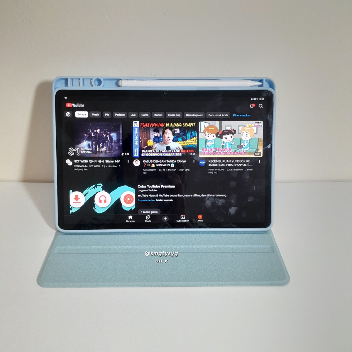smgtysyg's tweet photo. MAAF NORAK 
seneng banget akhirnya bisa kebeli tablet impianku pake duit sendiri. layarnya gede oke banget buat daily use✨ https://t.co/h4vezrqQw7