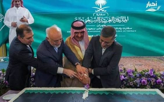 Madevb32's tweet photo. @UAE7665r @moussa_saudi صح كلامك لابد من المقاطعة ونقاطع من تعامل معهم، أص لحد يسمعك https://t.co/3vwA5avdQy