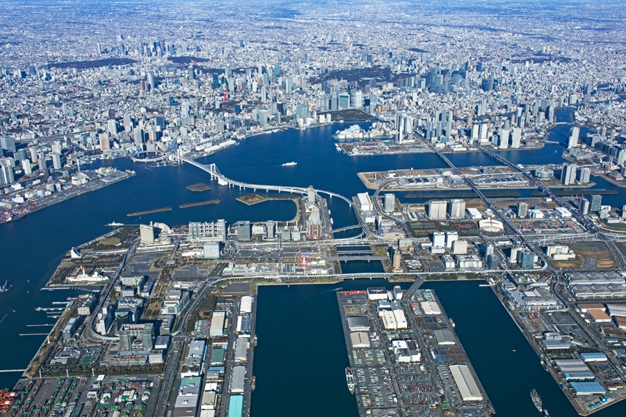 Reds_Reality's tweet photo. お台場の実物大ユニコーンガンダムは建築物？　工作物と法律の関係を考える
東京・お台場の実物大ユニコーンガンダムは、法律上「建築物」なのか「工作物」なのか。REDSエージェントが、江東区役所を訪ねた体験を交え、建築基準法の考え方と変身機構の安全性を考察します。
#お台場 #ガンダム
https://t.co/h1PX6syAm9