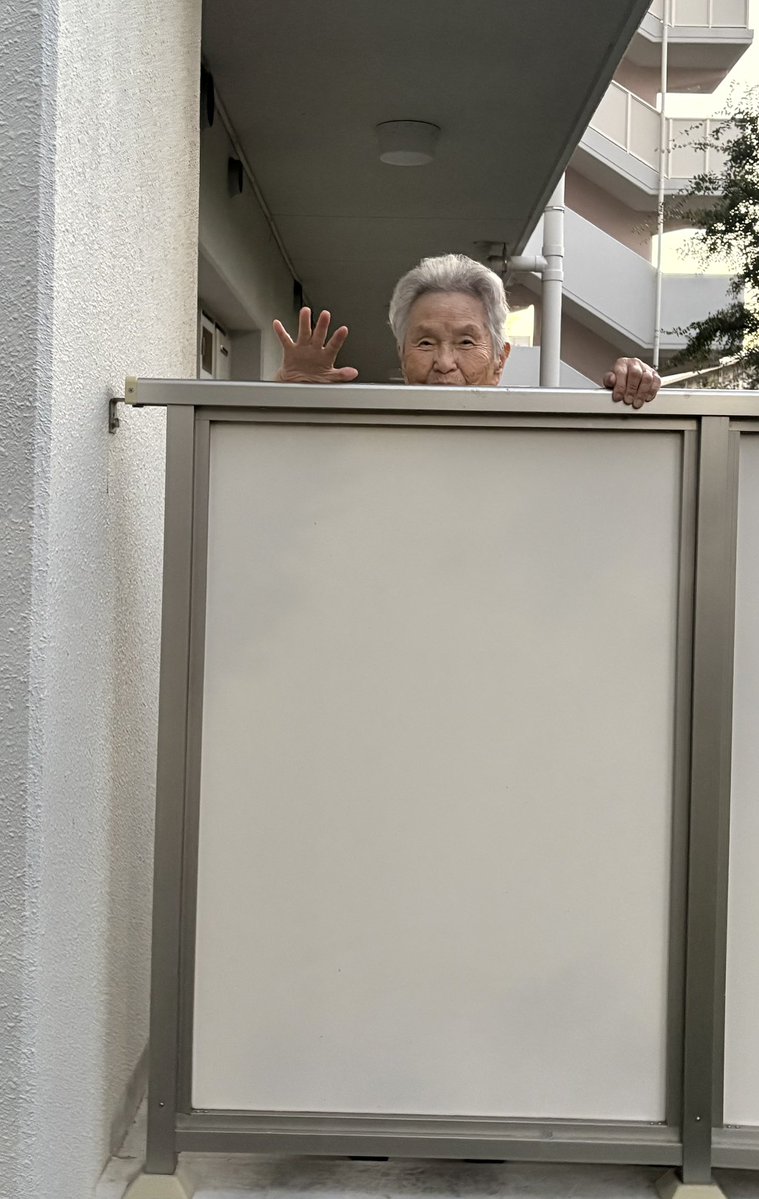 hikoukiya's tweet photo. 玉川祐子師匠104歳お祝いの会、ご来場ありがとうございます。
ご自宅まで無事お送りいたしました。お疲れにもかかわらず、帰る時に外まで見送っていただくのも、初めてお会いした時から変わらない習慣です。 https://t.co/Aoc8kICnNf