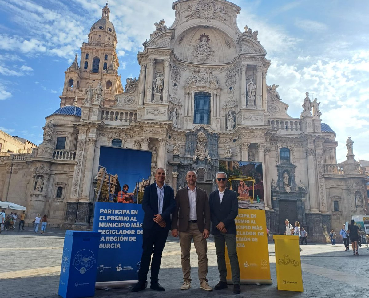 regiondemurcia's tweet photo. ♻️📲📝 La Comunidad, Ecoembes y la Federación de Municipios impulsan una nueva campaña para convertir el reciclaje en algo ‘Muy nuestro’.

🗣️ El director general de Medio Ambiente, Juan Antonio Mata, destaca que separar de forma correcta los residuos “debe formar parte de nuestro día a día y consolidarse como una forma de cuidar lo que nos rodea e importa”.

🔗Noticia: https://t.co/eNZXiSGXKH