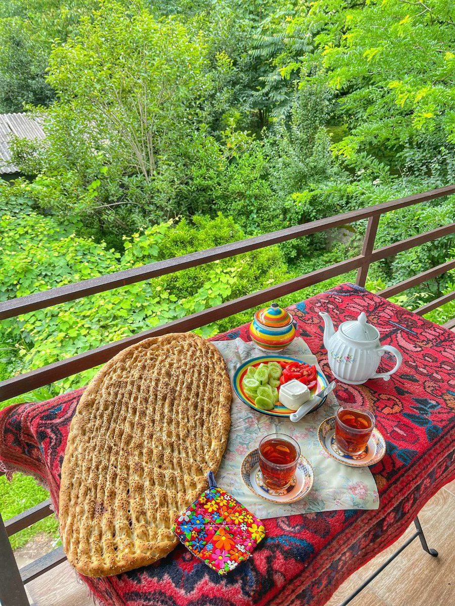 Shahsavargr's tweet photo. هیچ چیز زیباتر از این نیست که پس از دلمردگی‌ِ دراز، بار دیگر نور در وجود تو 
سر برآوَرَد. 

#حمایت_انقلابی https://t.co/hXWpPra5Rj