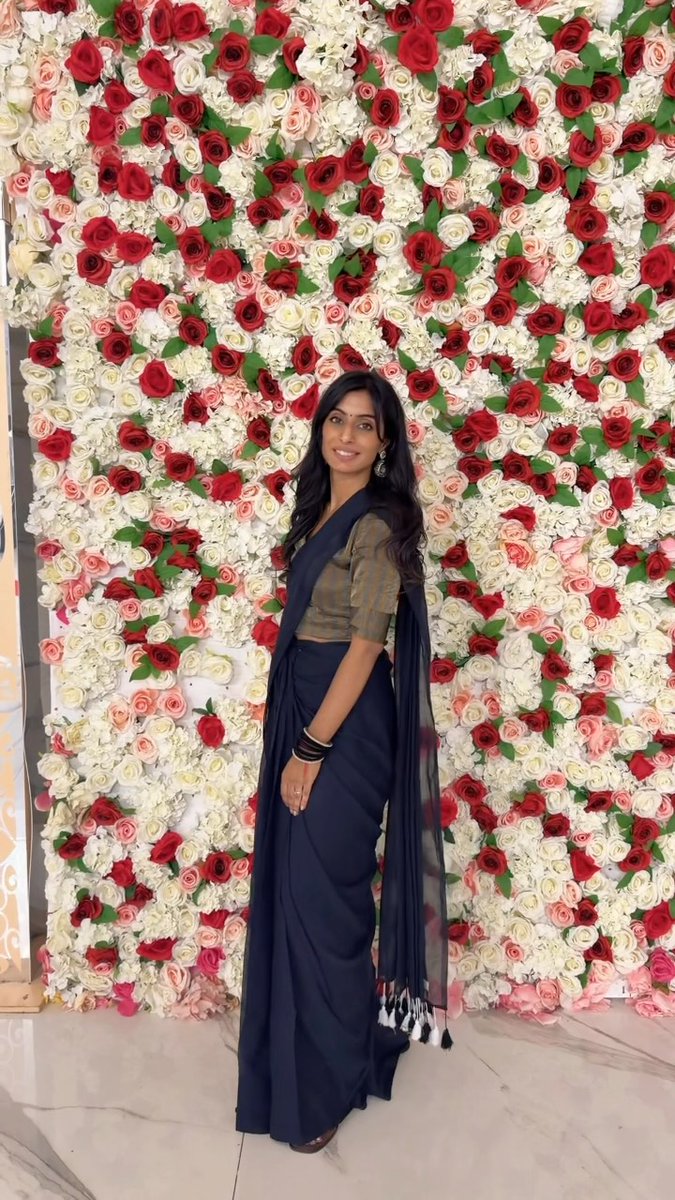 Lashay75735's tweet photo. Birthday party look in London: a cotton saree paired with a beautiful blouse for an effortlessly elegant, standout style. Saree by Suta Bombay. https://t.co/TTe6X5kgV4