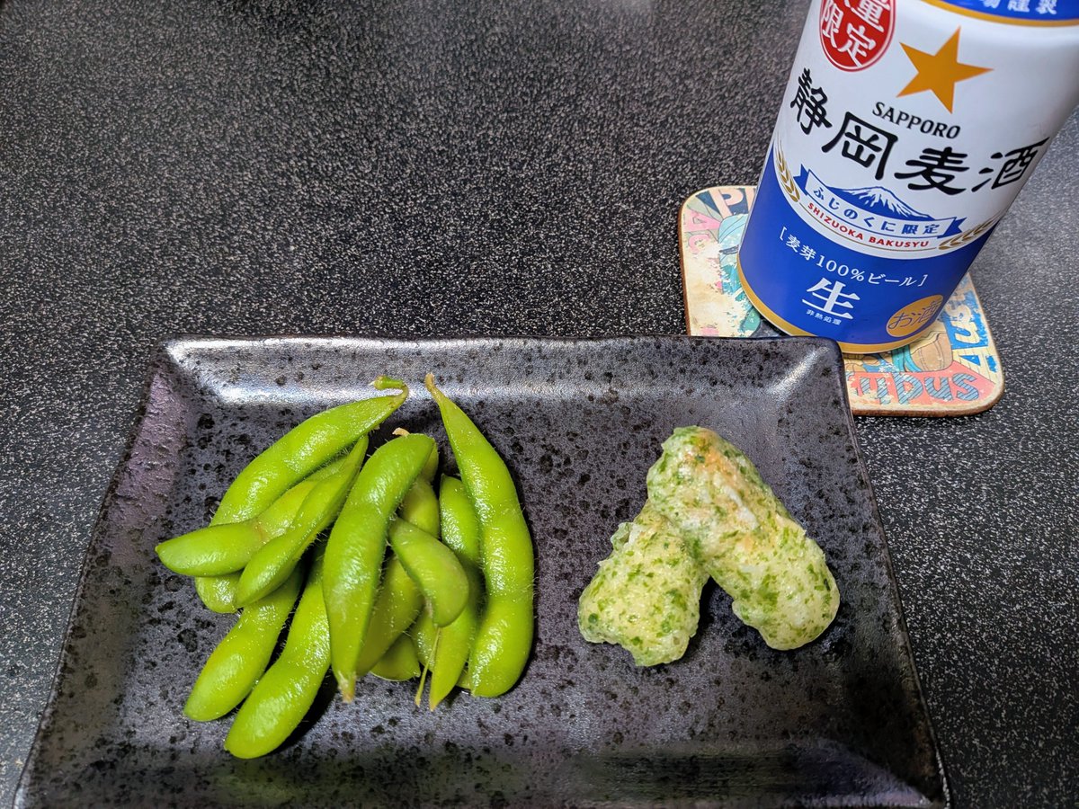 OtoCook's tweet photo. こんばんゎ

冷食の枝豆＆ちくわ磯辺揚げ
乾杯でーす🍻 https://t.co/XG435I872M