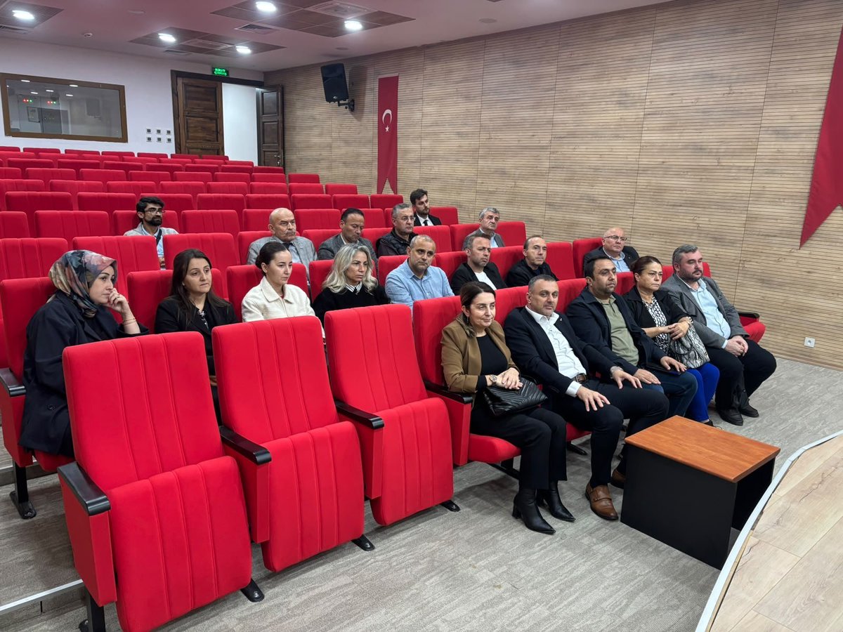 pirazizmem's tweet photo. Piraziz'de Güvenlik Başta Olmak Üzere Eğitim ve Öğretim Faaliyetleri Değerlendirildi

Piraziz'de 2026-2027 eğitim ve öğretim yılına yönelik değerlendirme ve koordinasyon toplantısı gerçekleştirildi. https://t.co/CqgSJhSOcX