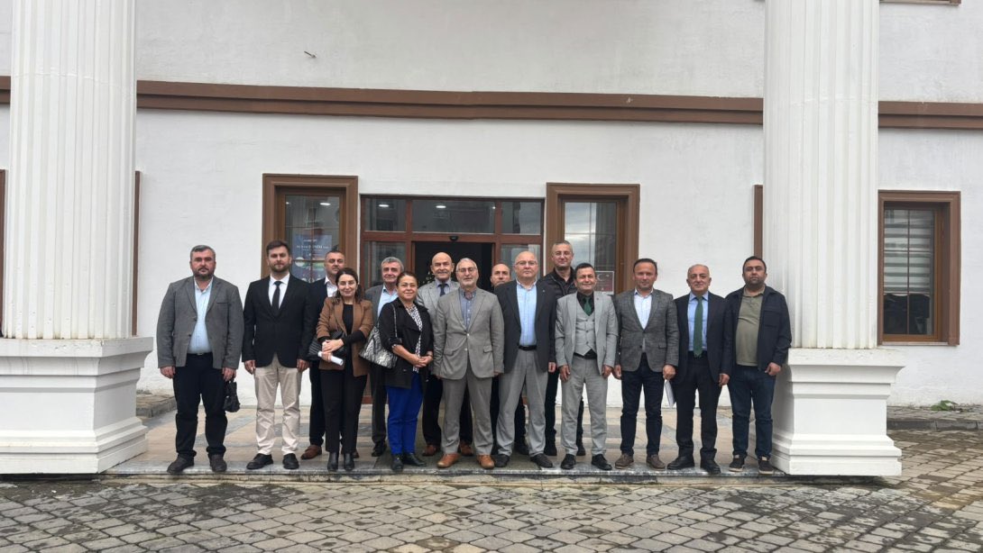 pirazizmem's tweet photo. Piraziz'de Güvenlik Başta Olmak Üzere Eğitim ve Öğretim Faaliyetleri Değerlendirildi

Piraziz'de 2026-2027 eğitim ve öğretim yılına yönelik değerlendirme ve koordinasyon toplantısı gerçekleştirildi. https://t.co/CqgSJhSOcX
